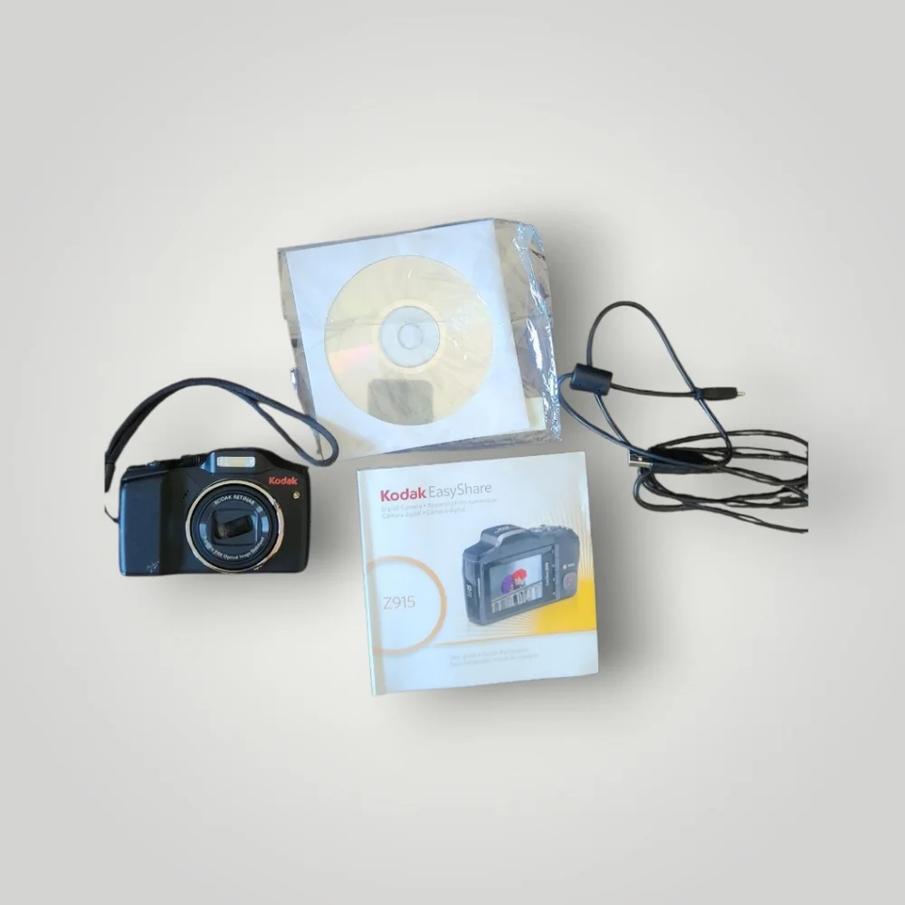 Kodak digital camera with sleek black finish Easyshare Z915 For Parts